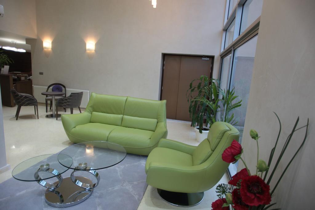 Hotel Les Trois Roses, Meylan Grenoble Exterior photo