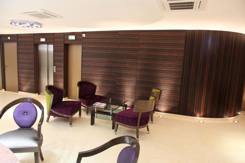 Hotel Les Trois Roses, Meylan Grenoble Exterior photo